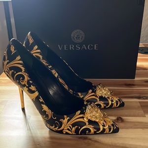 Versace Medusa Black Gold Heels, size 37 (with RFID Authentication from Versace)